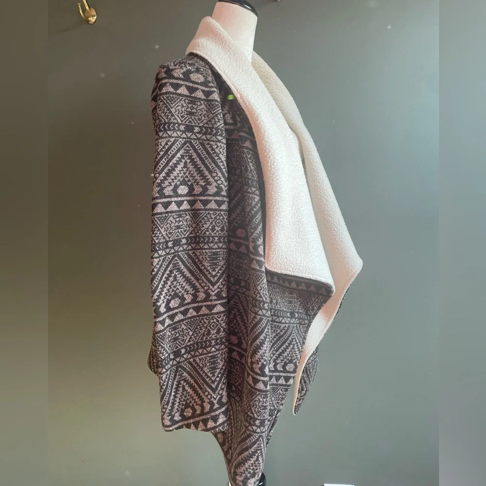 Patterned Coat - Picture 2 of 4